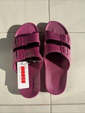 Moses Just Chill Men's Double-Strap Slide Sandals in Plum, size 45